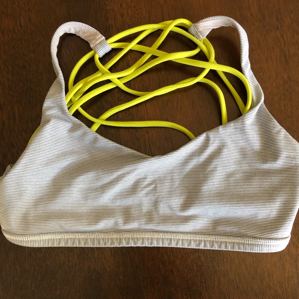 Free to be wild lululemon sports bra size 6